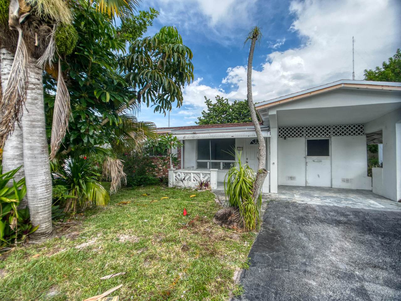4245 52 Avenue - Photo 1