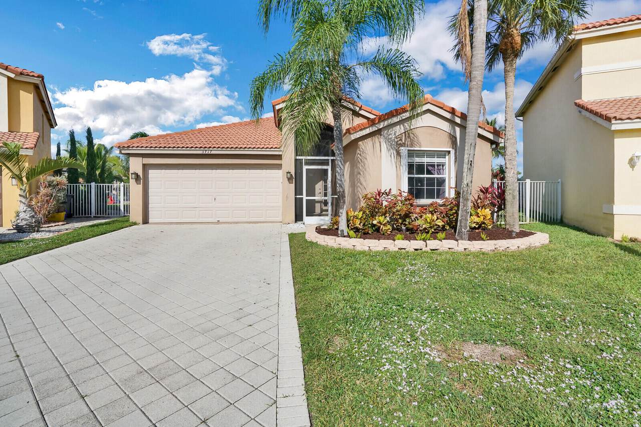 3717 Pelican Bay Court - Photo 1