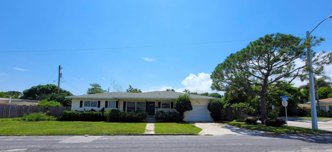 221 Wellesley Drive - Photo 1