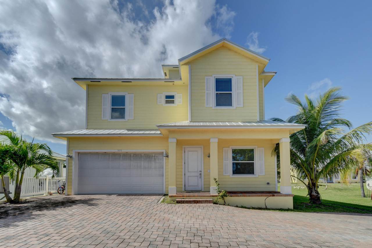 777 28th Street - Photo 1
