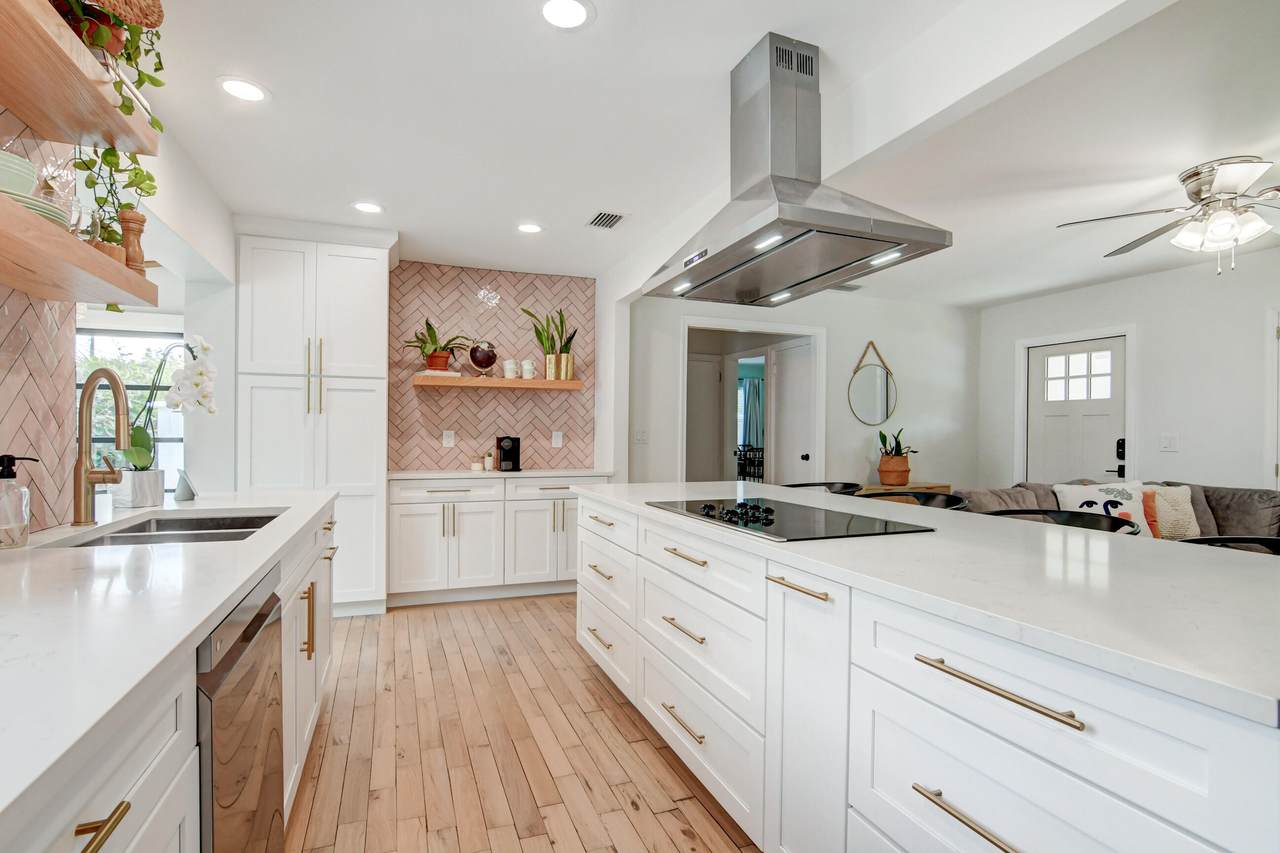 341 Orange Way - Photo 1