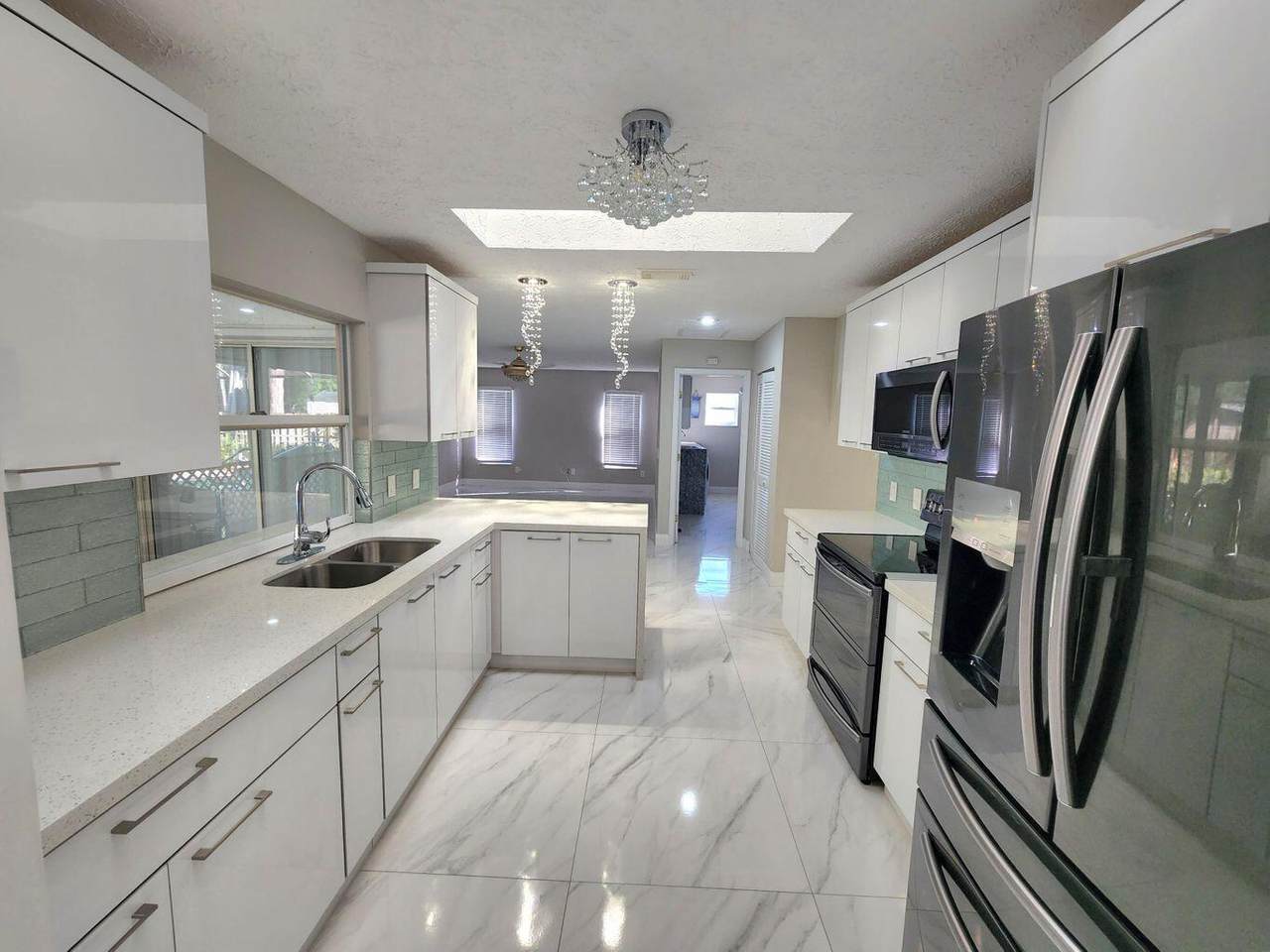 1621 Mistletoe Street - Photo 1
