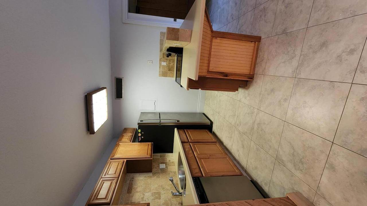645 Executive Center Drive - Photo 1