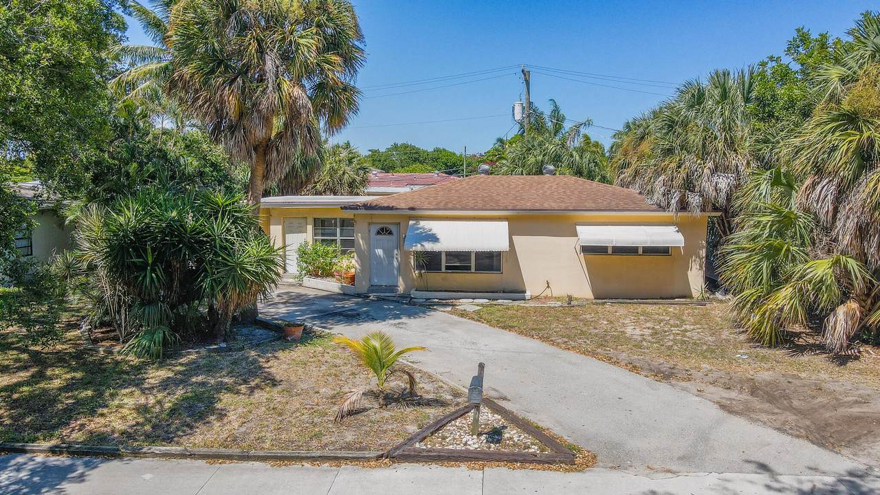 235 20th Street - Photo 1