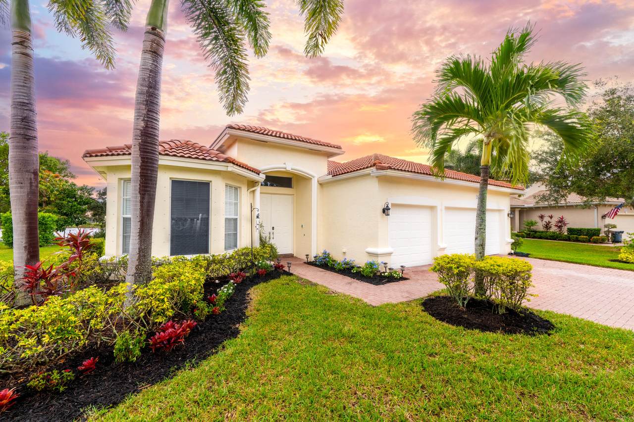 1261 Illusion Isle Way - Photo 1