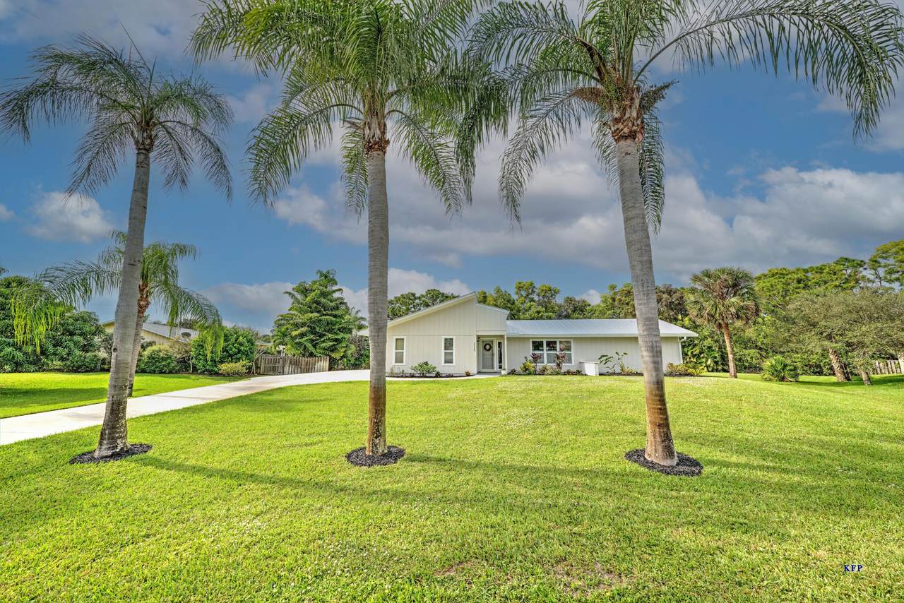 2225 Meadow Glen Boulevard - Photo 1