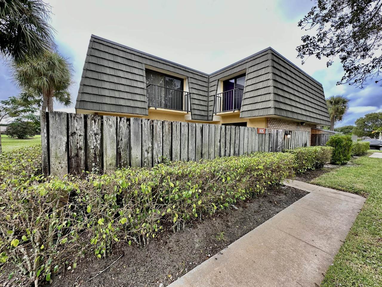 805 8th Way - Photo 1