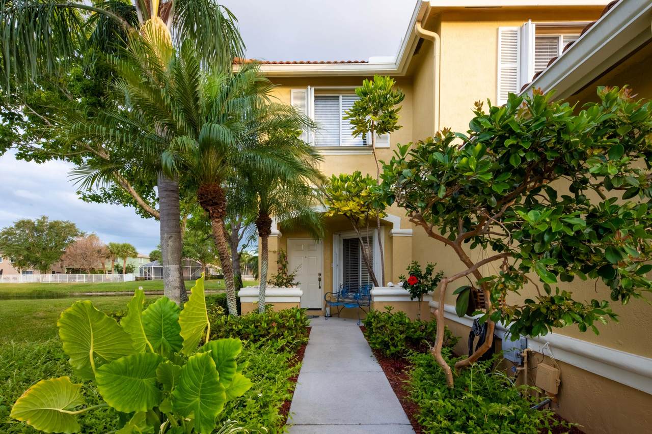 1040 Arezzo Circle - Photo 1