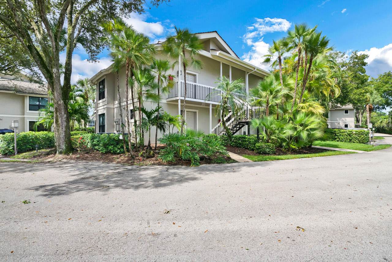 11863 Wimbledon Circle - Photo 1