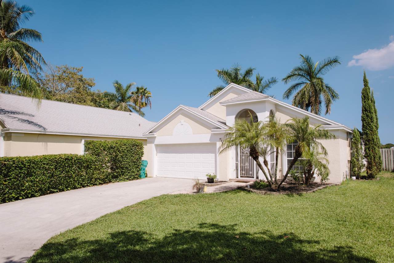 29 Swallow Drive - Photo 1