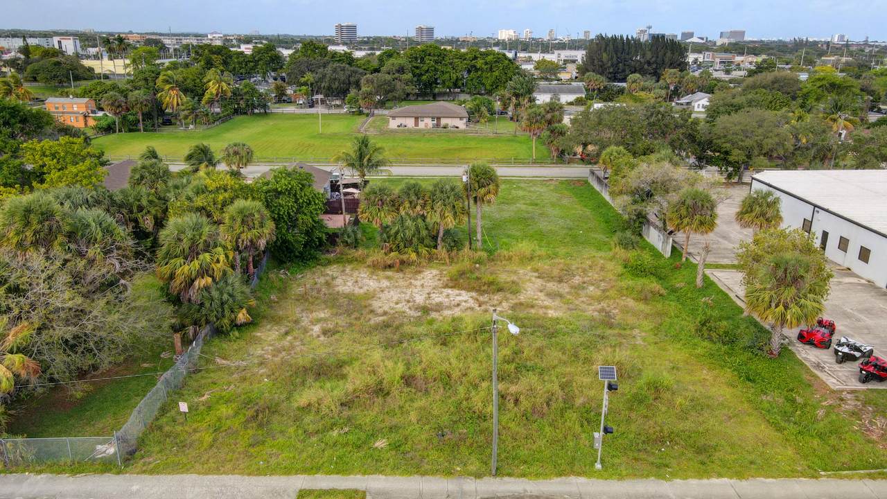 2549 Westgate Avenue - Photo 1