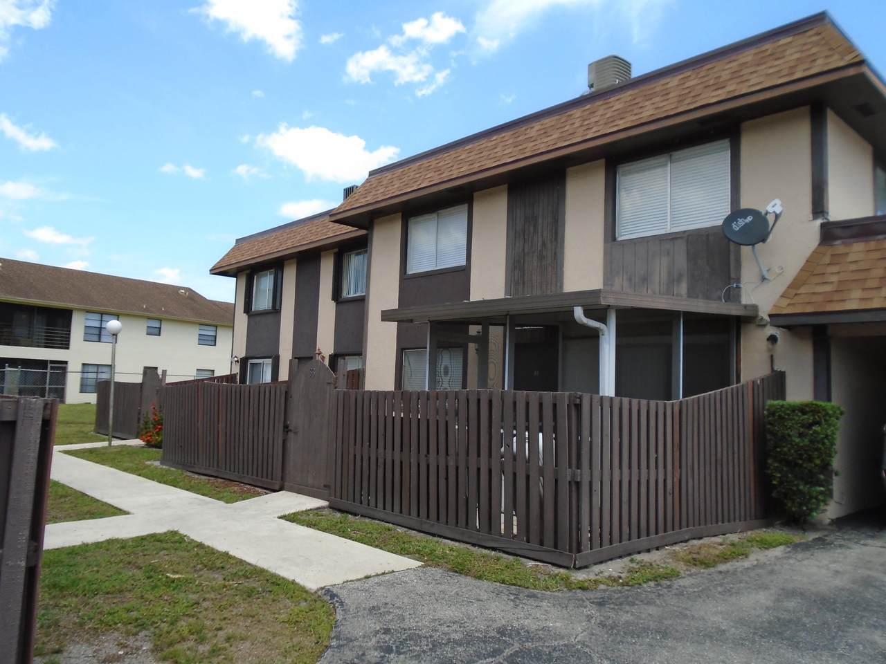2124 Sherwood Forest Boulevard - Photo 1