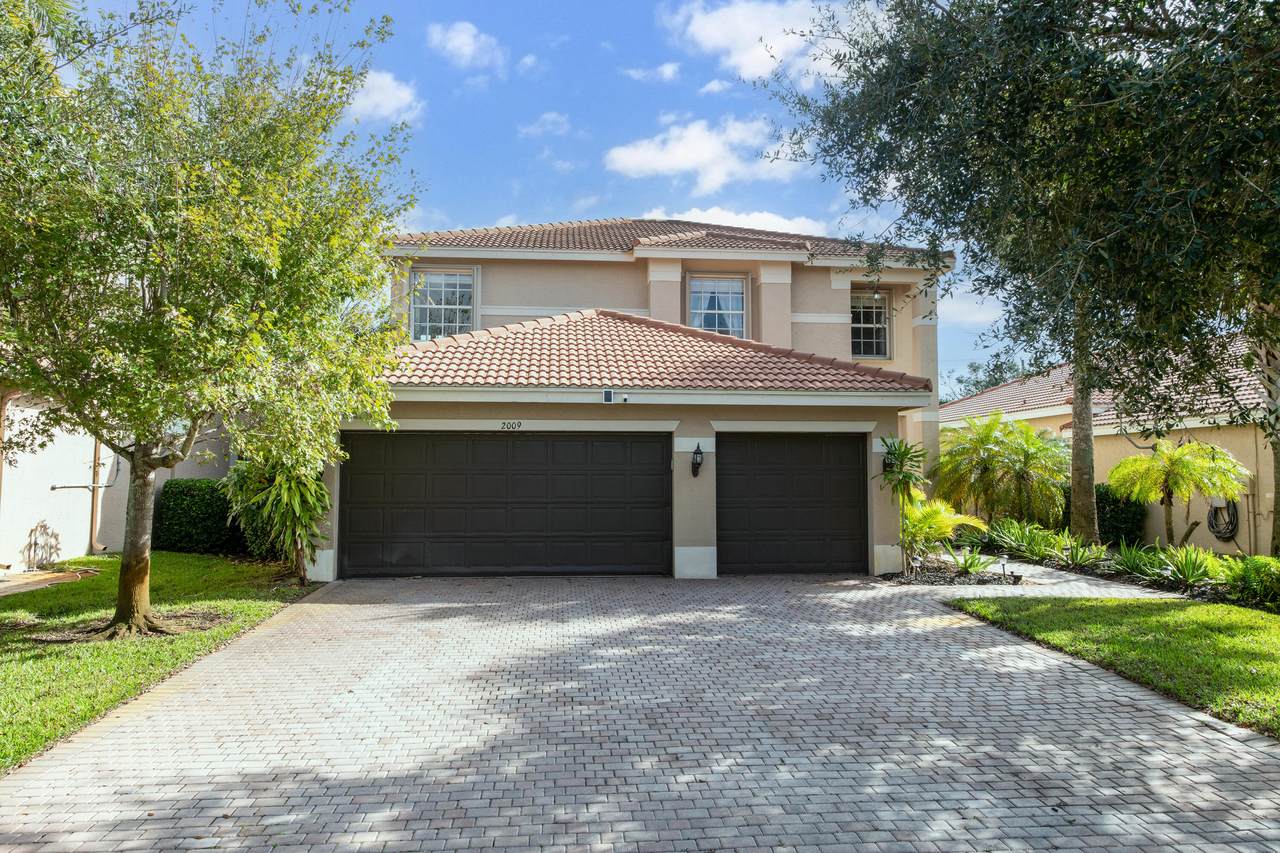 2009 Grey Falcon Circle - Photo 1