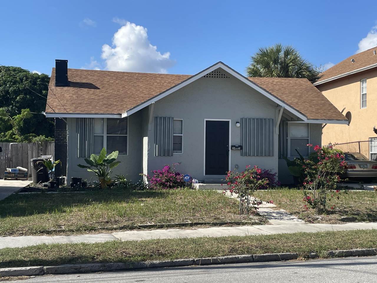 3405 Pinewood Avenue - Photo 1