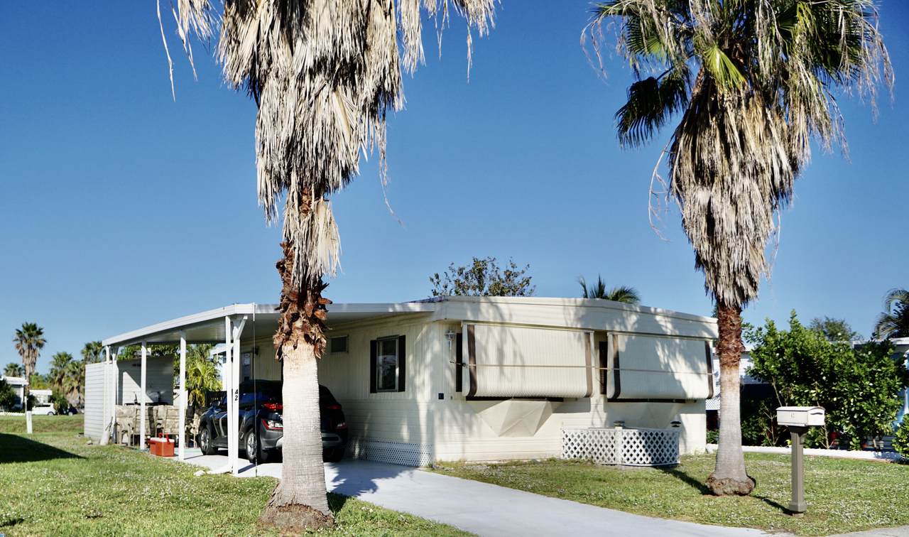 42 Spanish Way - Photo 1
