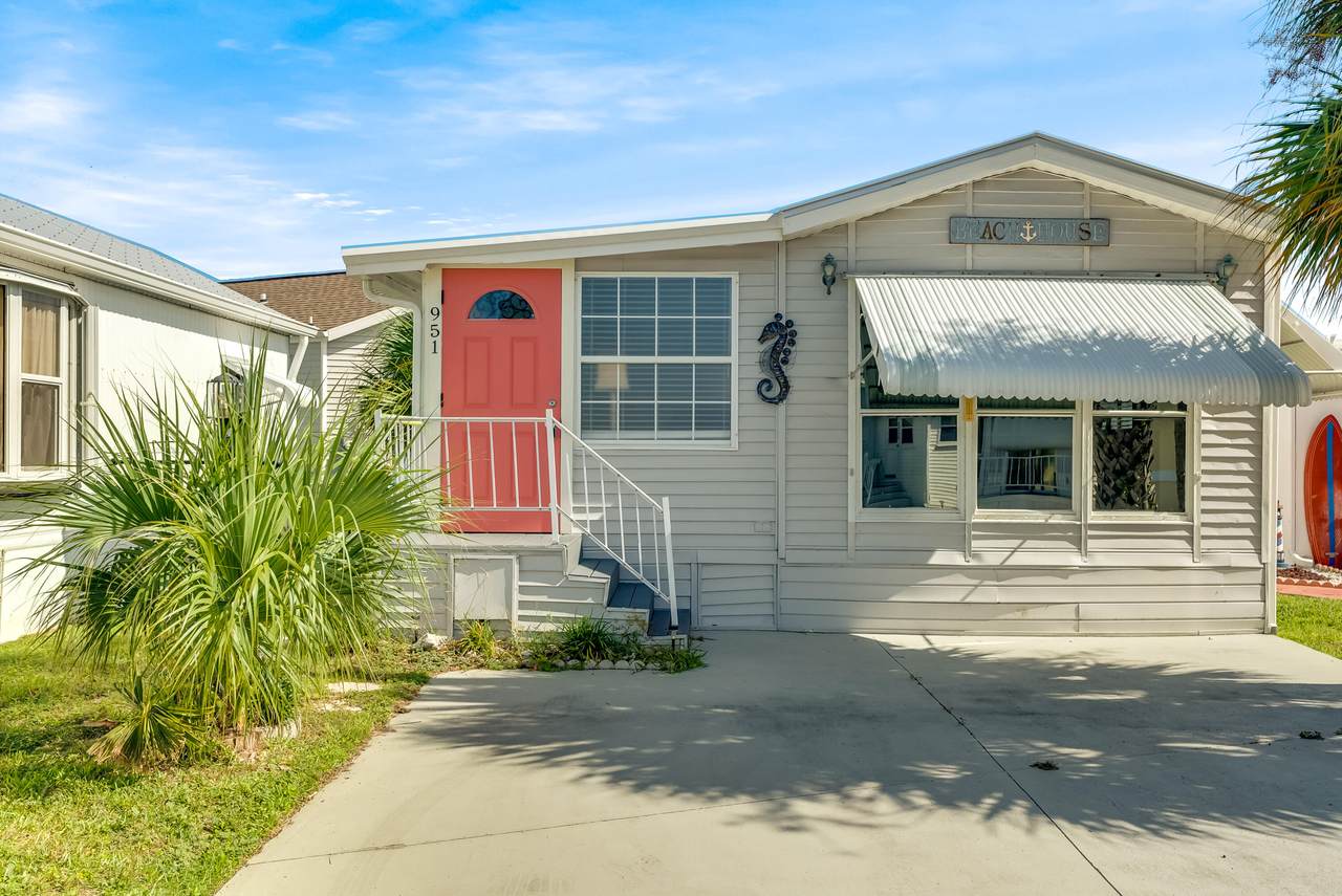 951 Nettles Boulevard - Photo 1