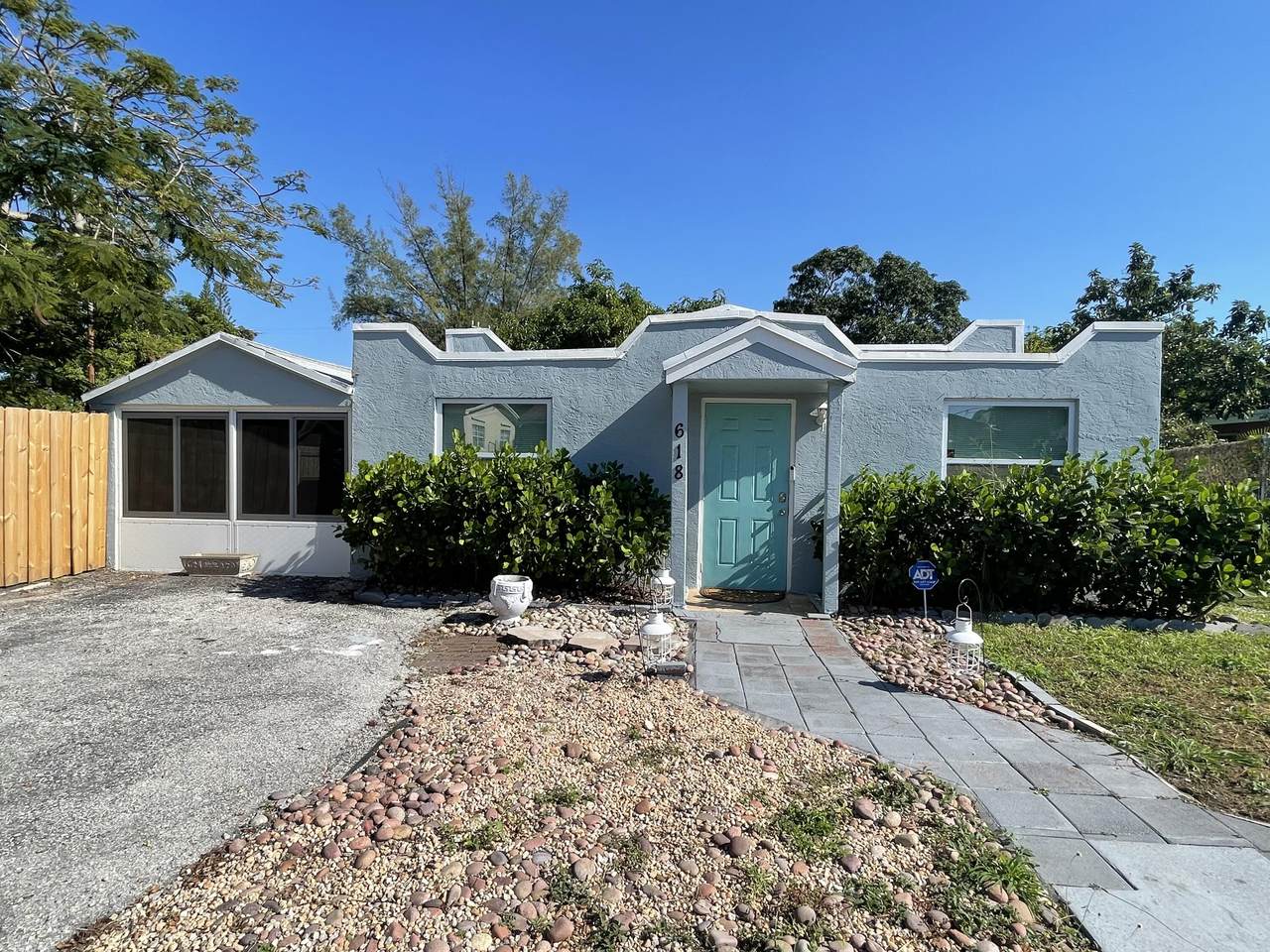 618 Pine Street - Photo 1