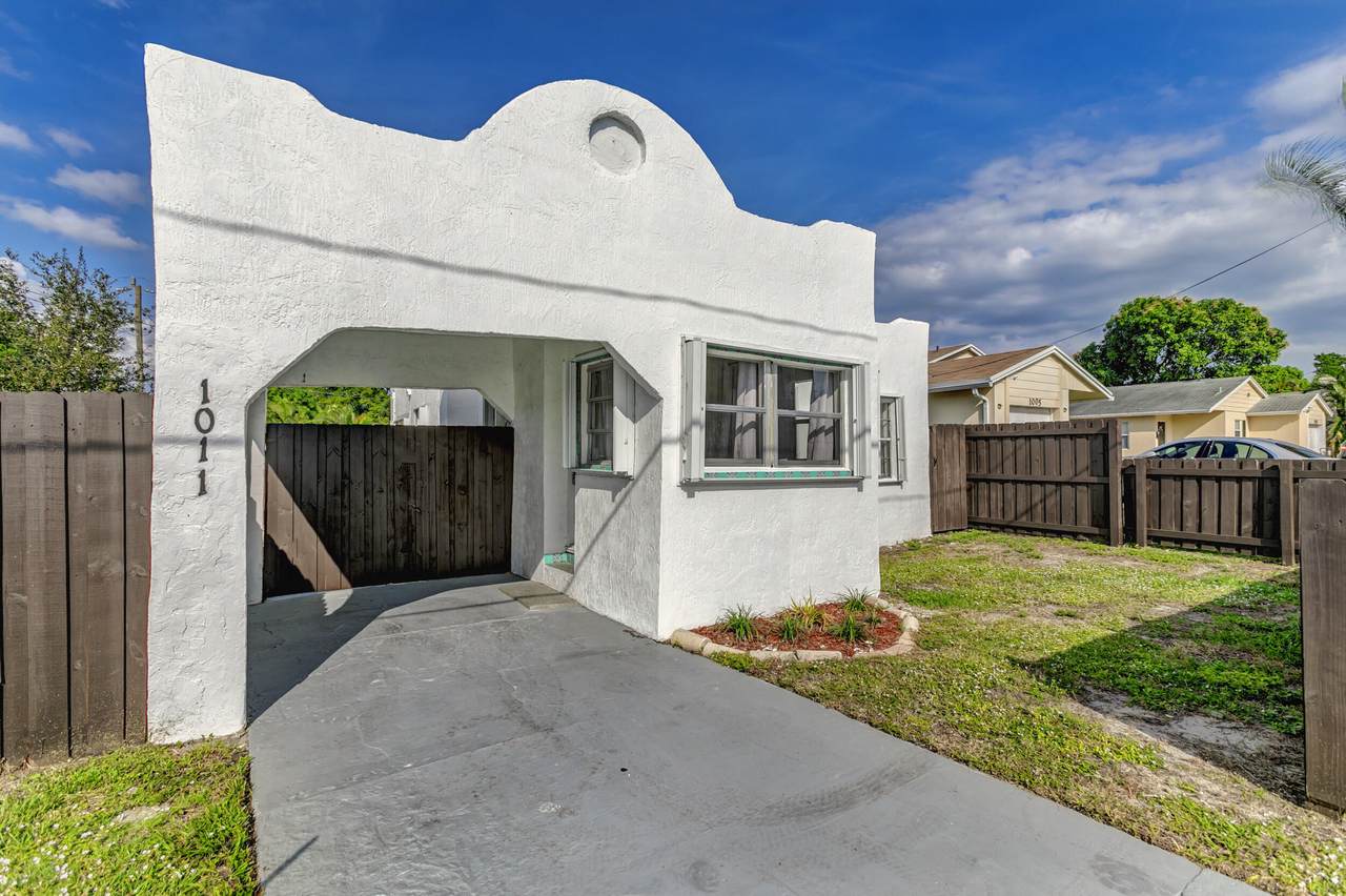 1011 Lakewood Road - Photo 1