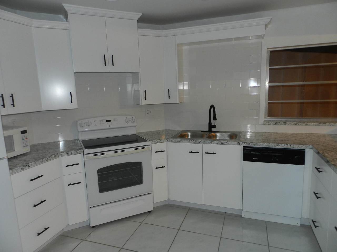 7 Greenway Village - Photo 1