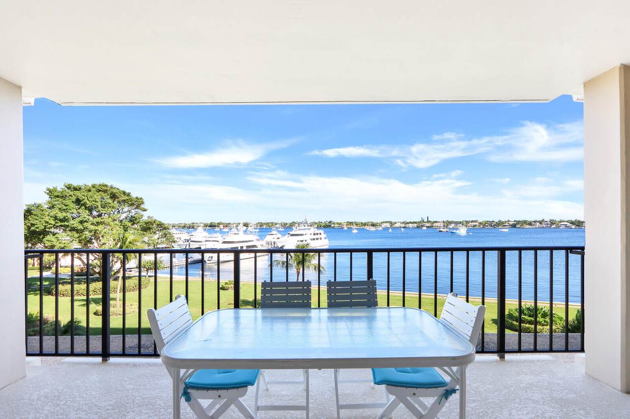 134 Lakeshore Drive - Photo 1
