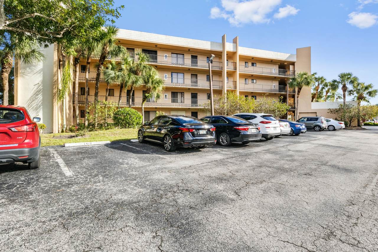 4820 Lucerne Lakes Boulevard - Photo 1