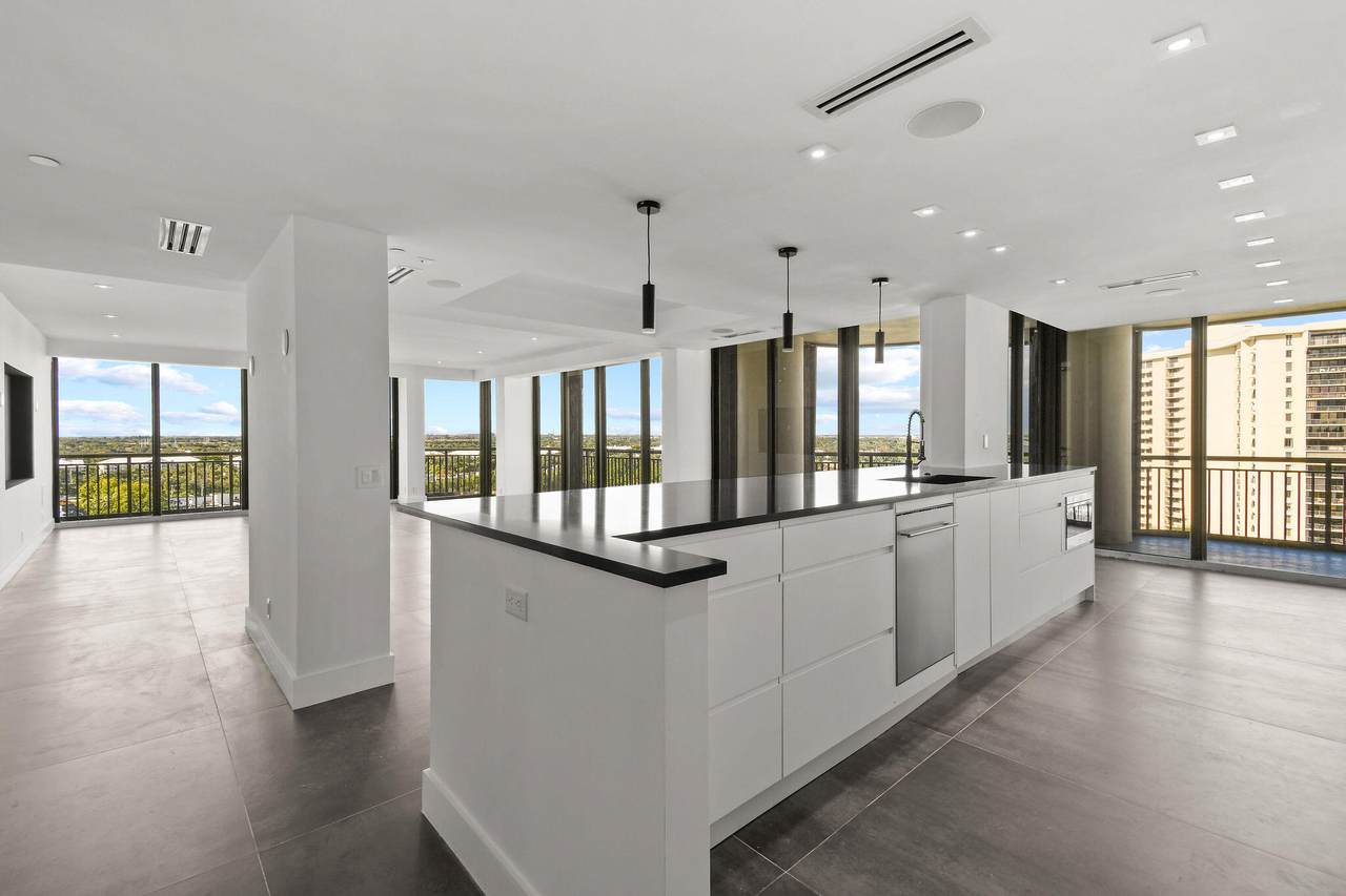 2427 Presidential Way - Photo 1