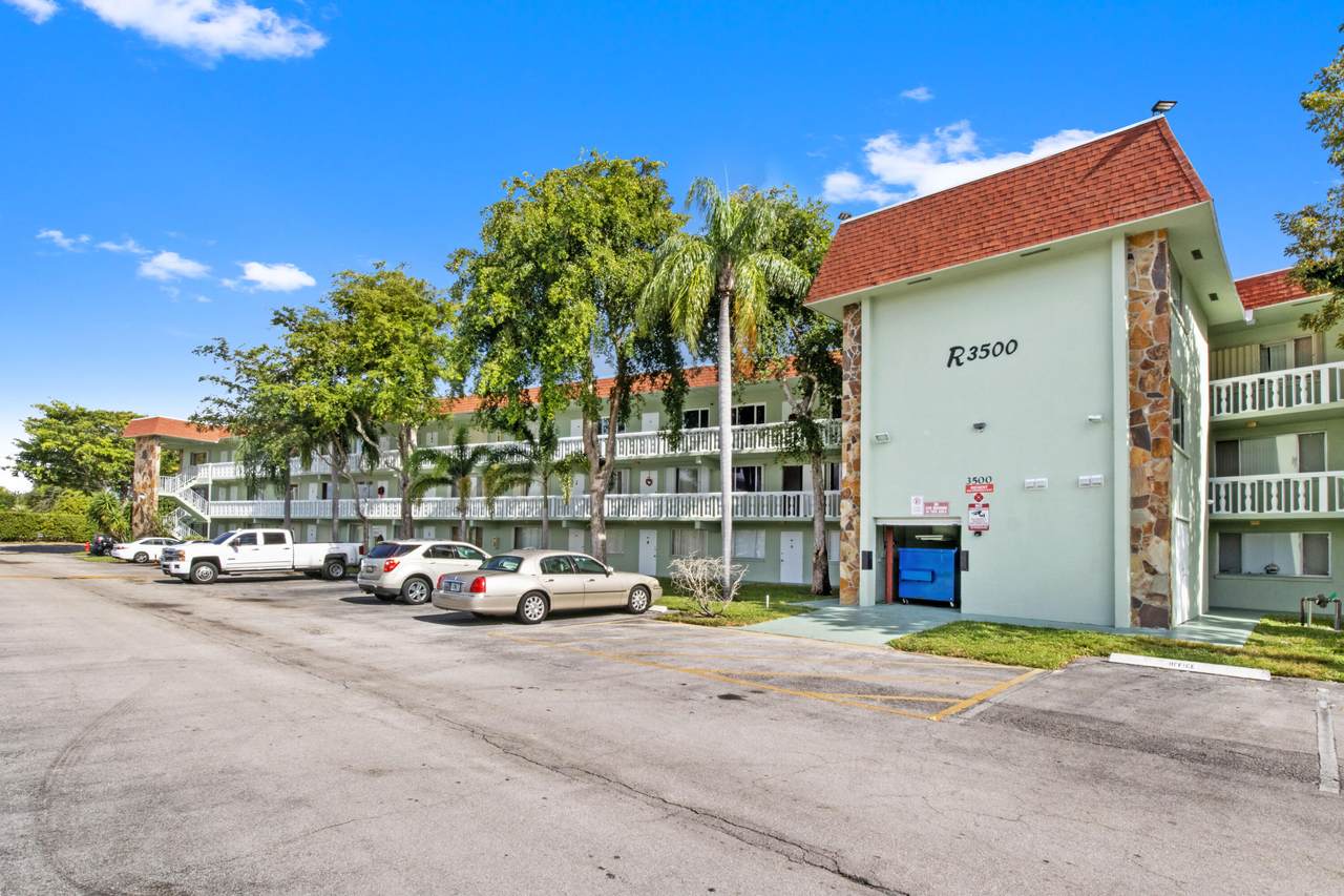 3500 Springdale Boulevard - Photo 1