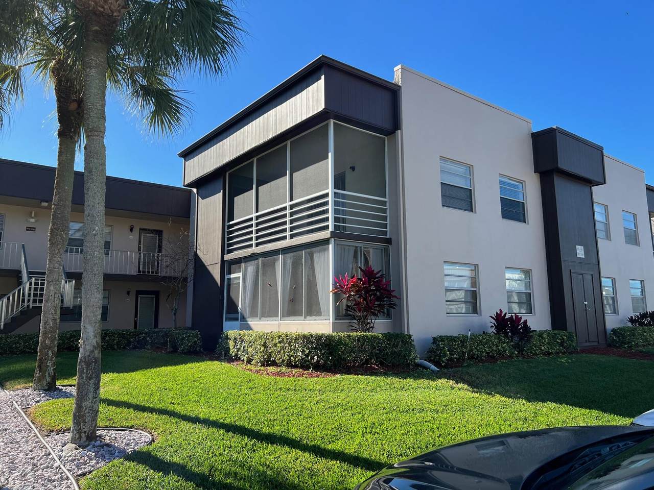 651 Normandy N - Photo 1