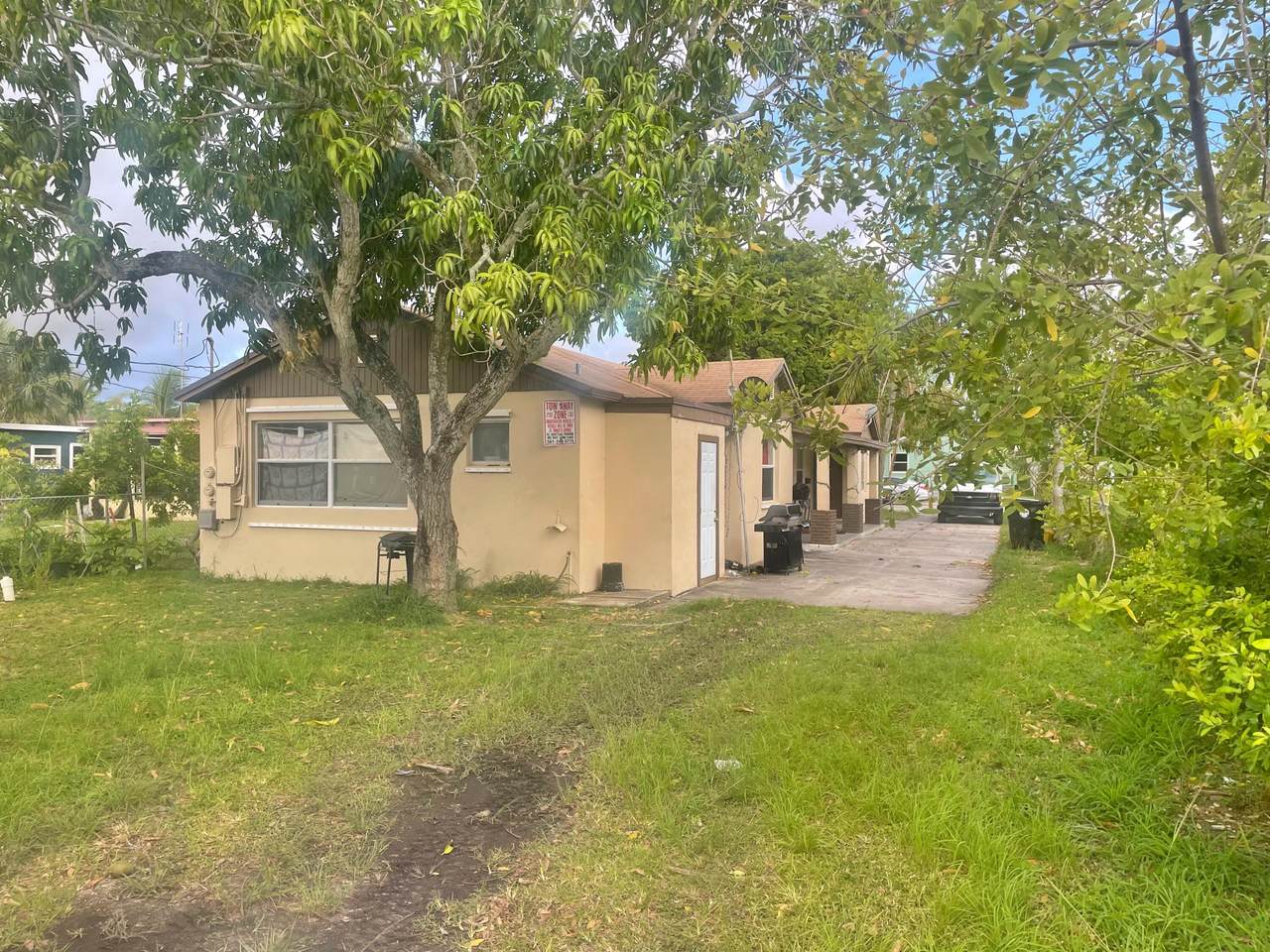 614 E Street - Photo 1