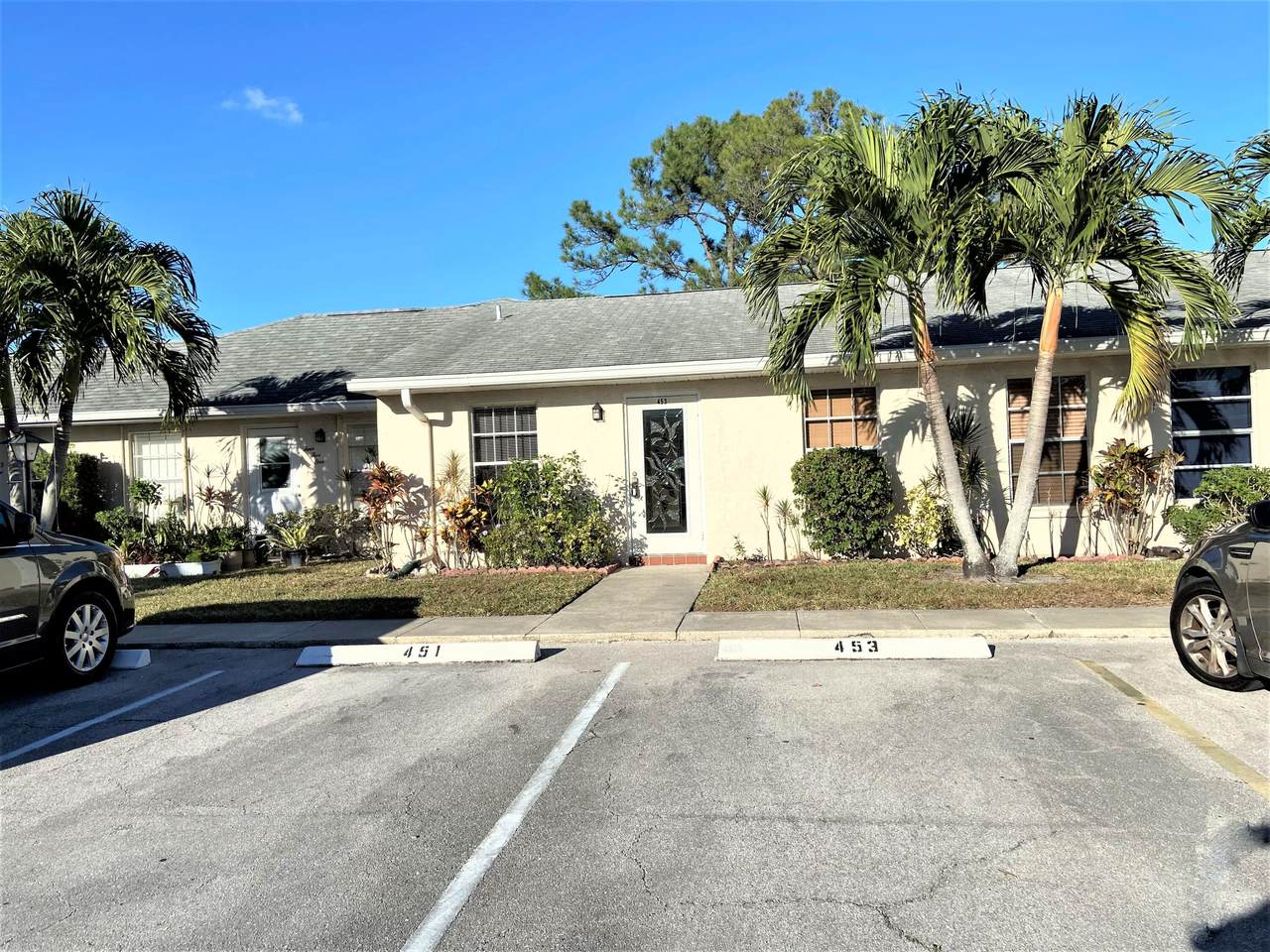 453 Franconia Circle - Photo 1
