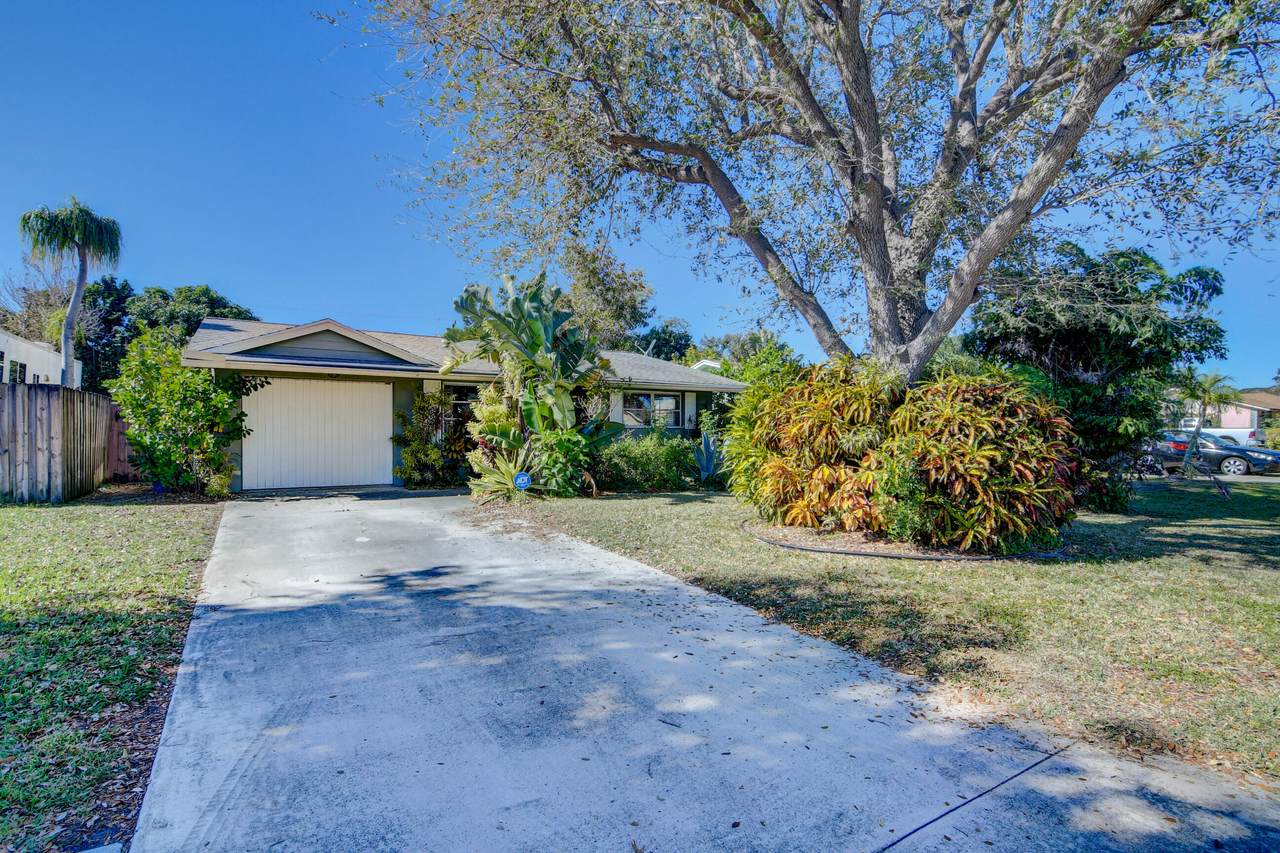 711 7th Street - Photo 1