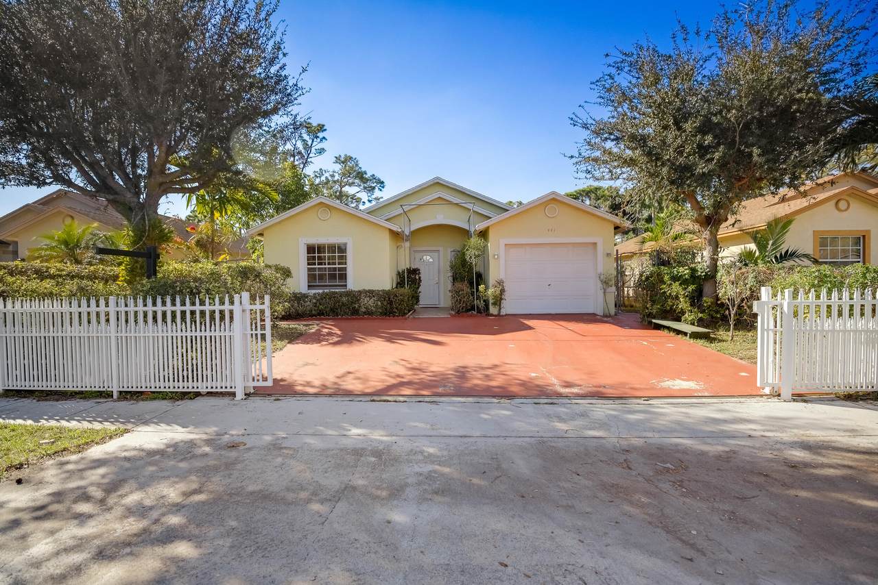 441 Broward Avenue - Photo 1