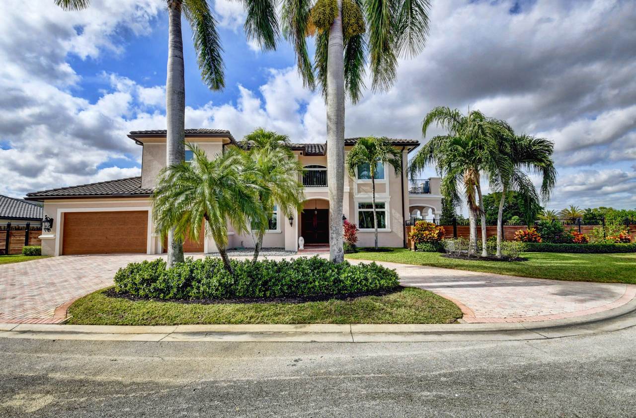 9415 Cross Creek Drive - Photo 1