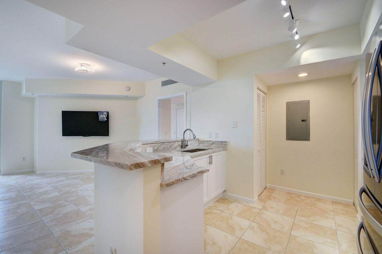 403 Sapodilla Avenue - Photo 1