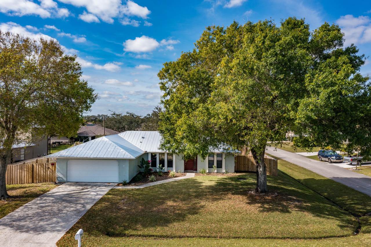 1142 Granadeer Street - Photo 1