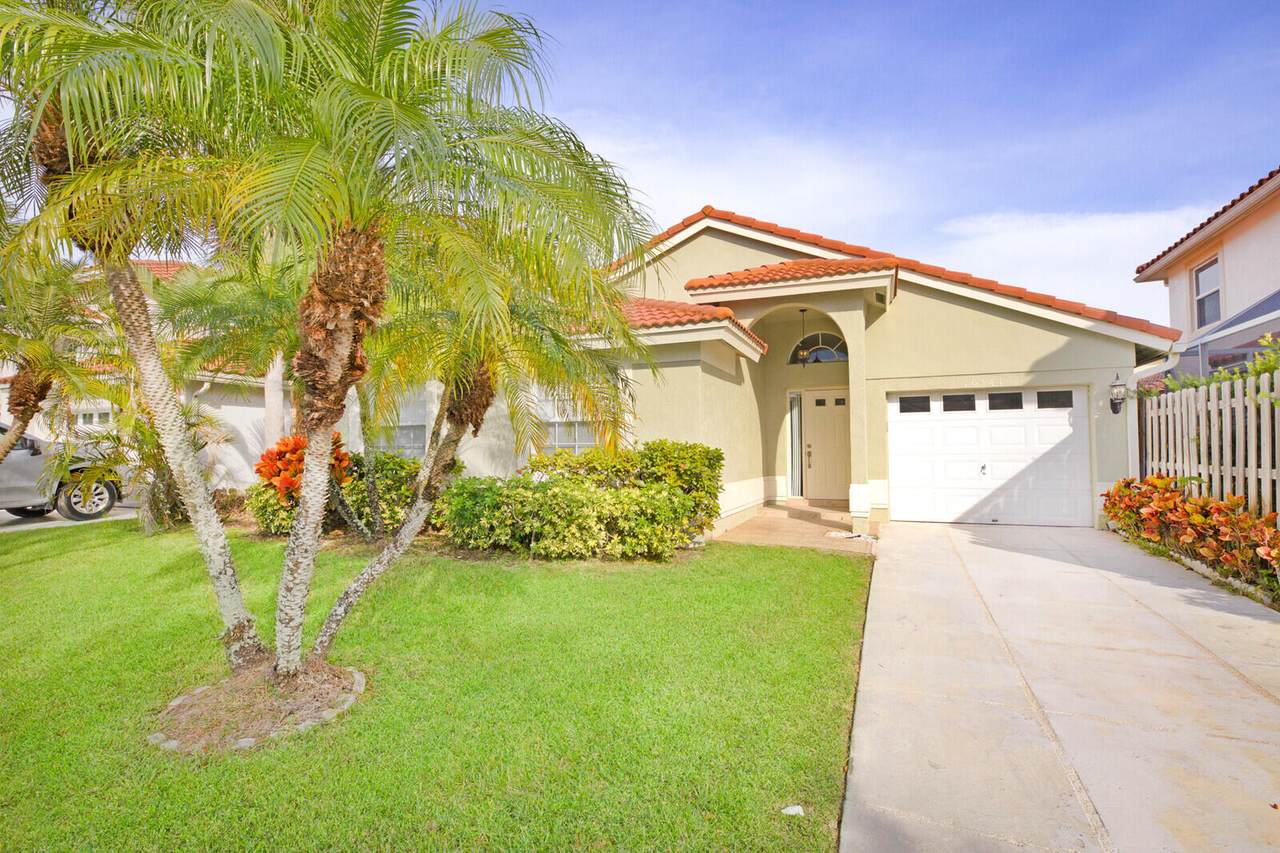 10541 Lake Jasmine Drive - Photo 1