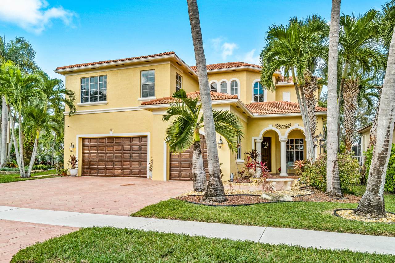 1183 Canyon Way - Photo 1
