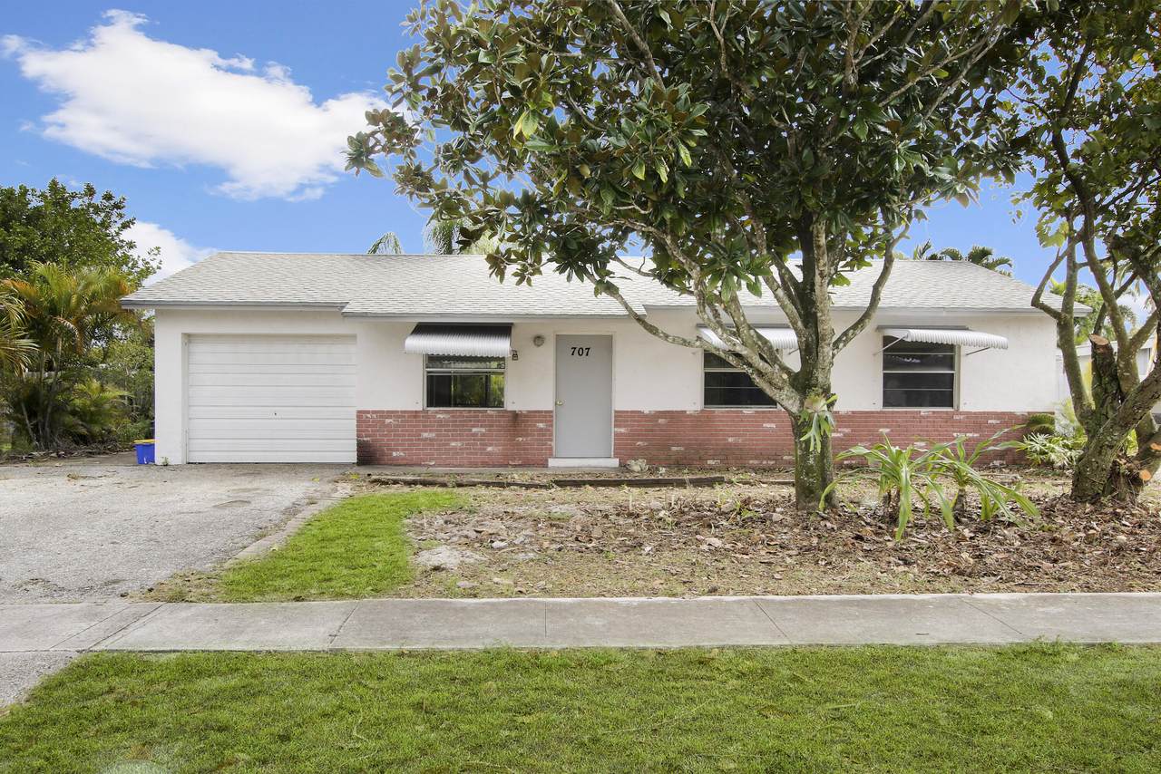 707 Oklawaha Street - Photo 1