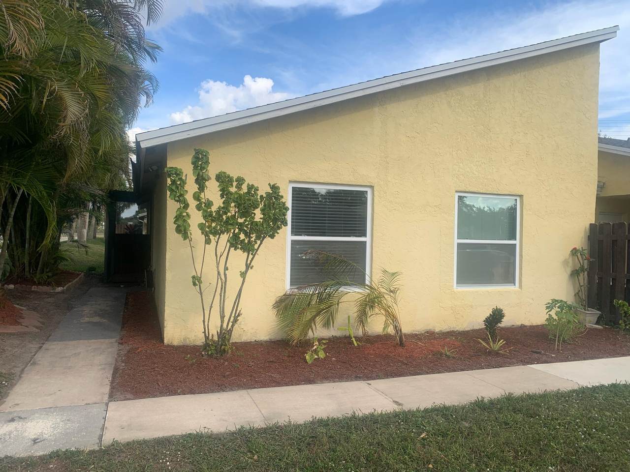 214 Sparrow Drive - Photo 1