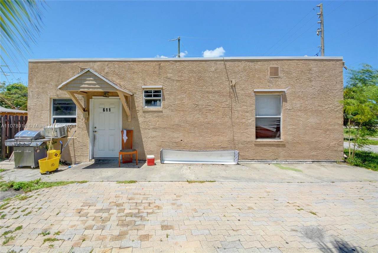 611 30 Th Street Street - Photo 1
