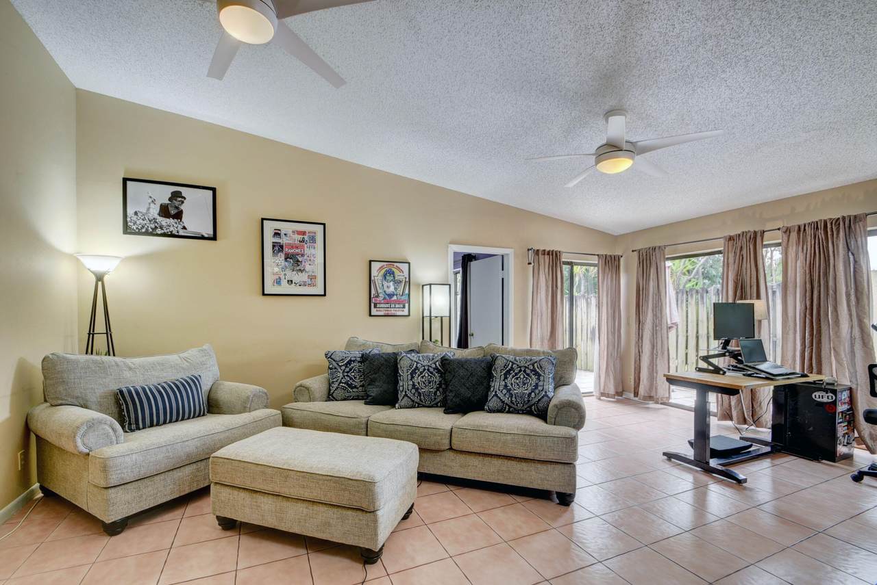 172 Meadows Drive - Photo 1