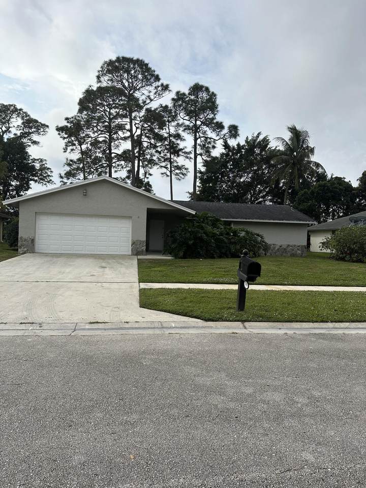 106 Greenwood Court - Photo 1