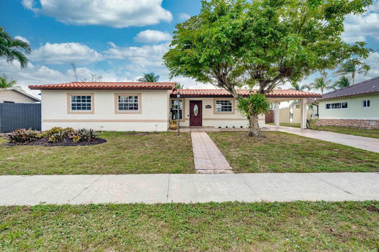 8010 185th Street - Photo 1