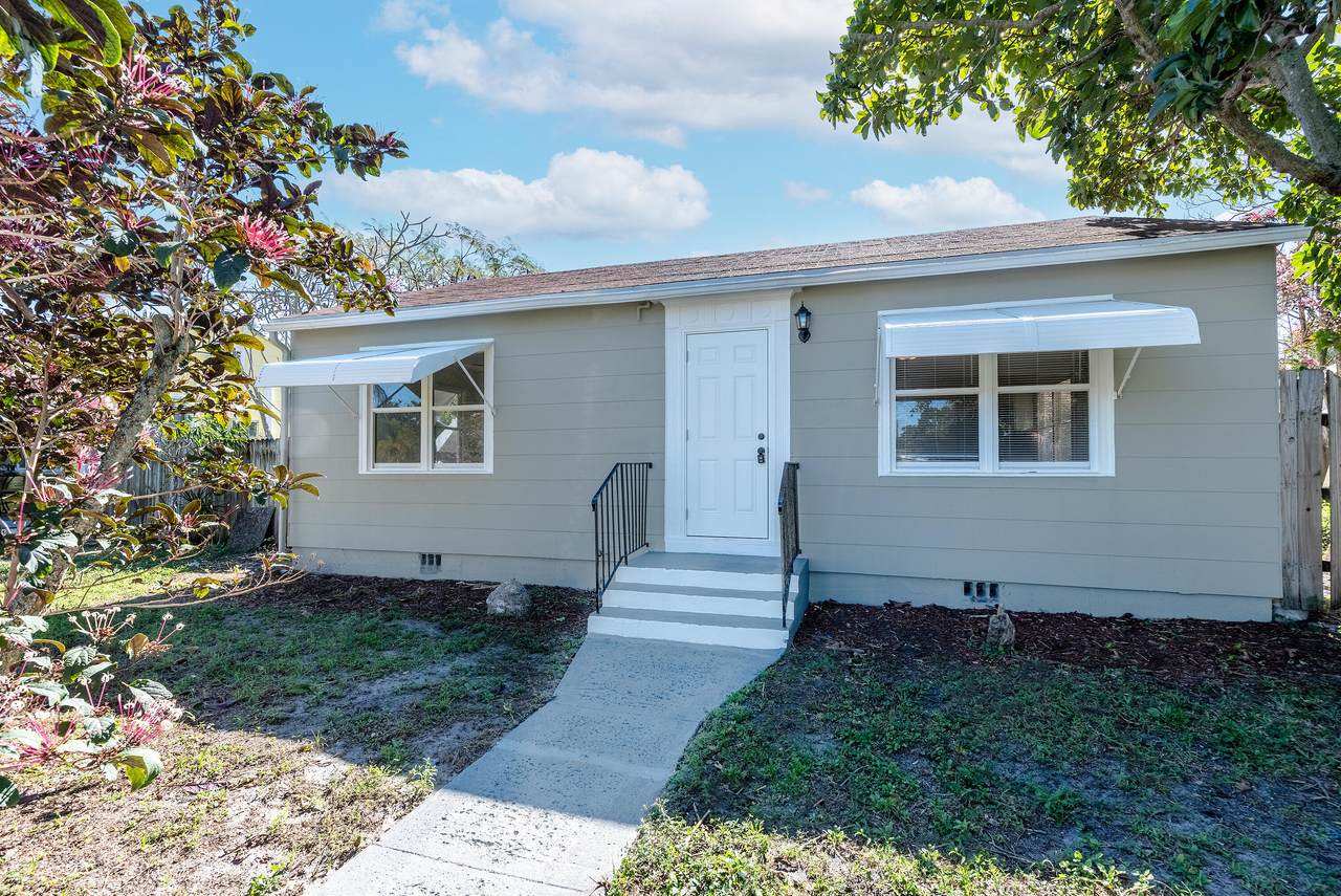 820 Summit Boulevard - Photo 1