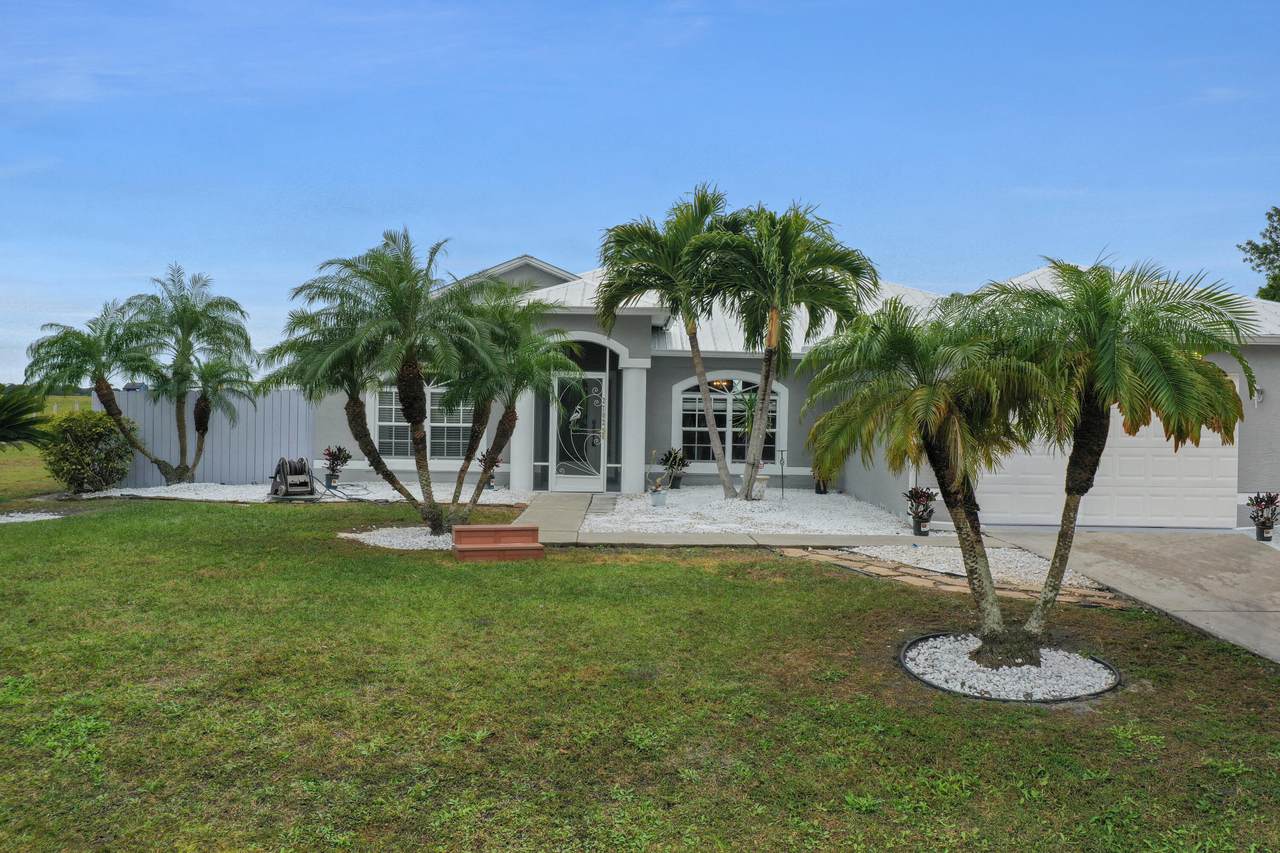 2702 South Blackwell Drive - Photo 1