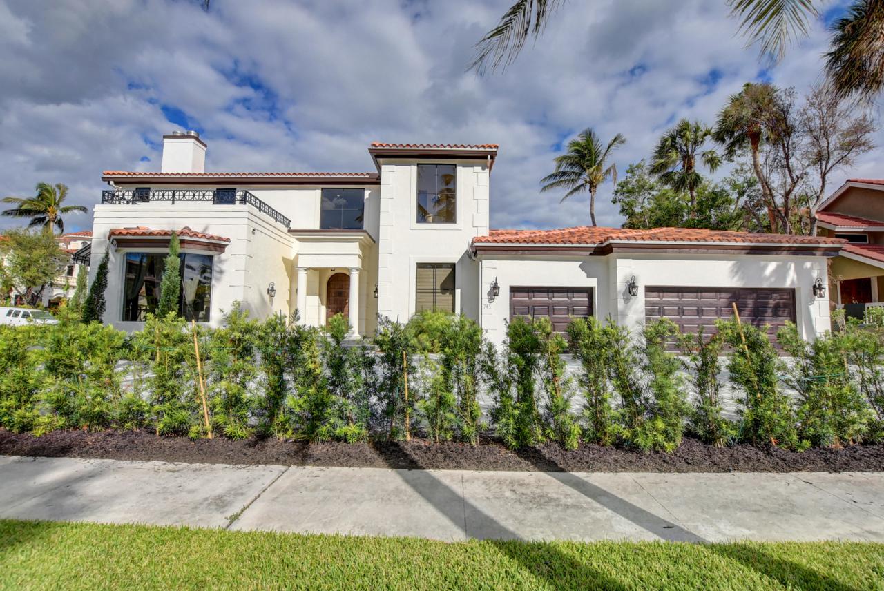 743 Palm Avenue - Photo 1