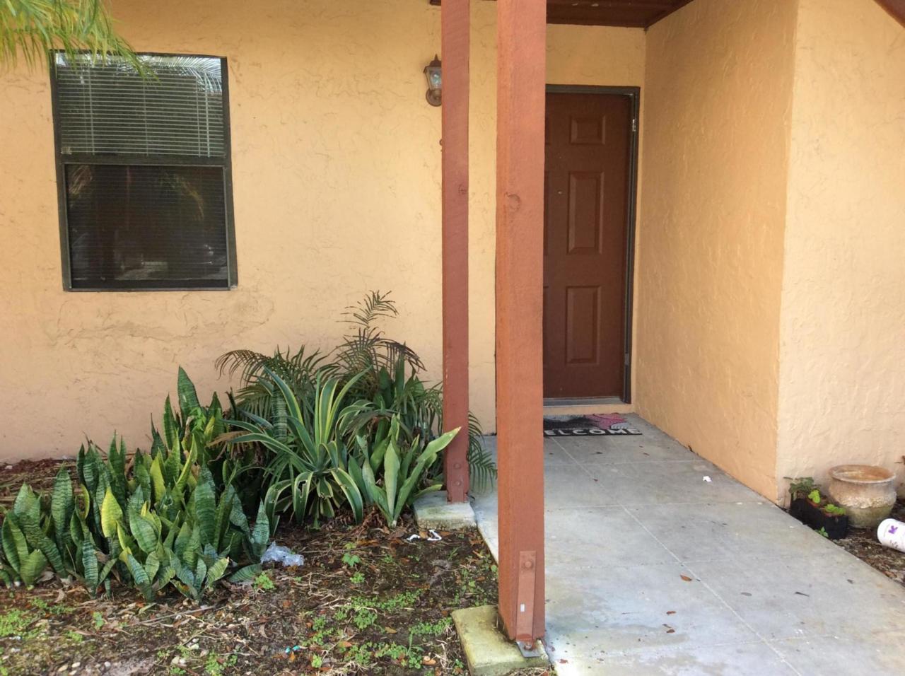 907 Lakeview Circle - Photo 1