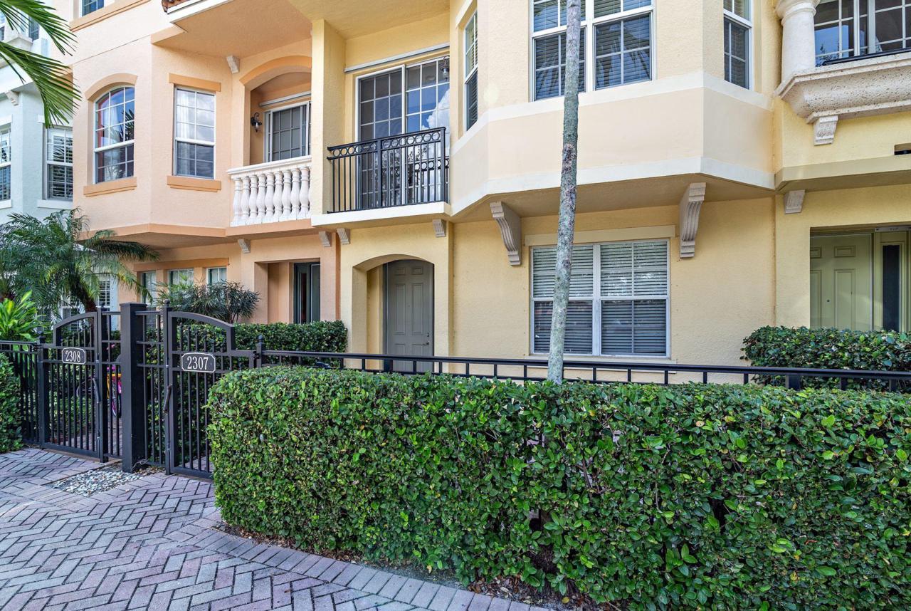 2307 Amalfi Way - Photo 1