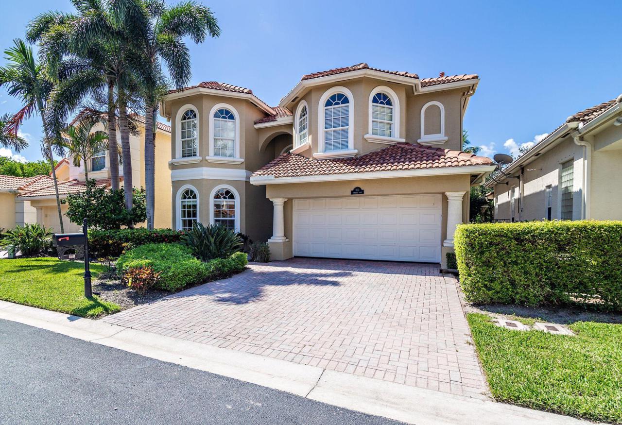 702 Voyager Lane - Photo 1