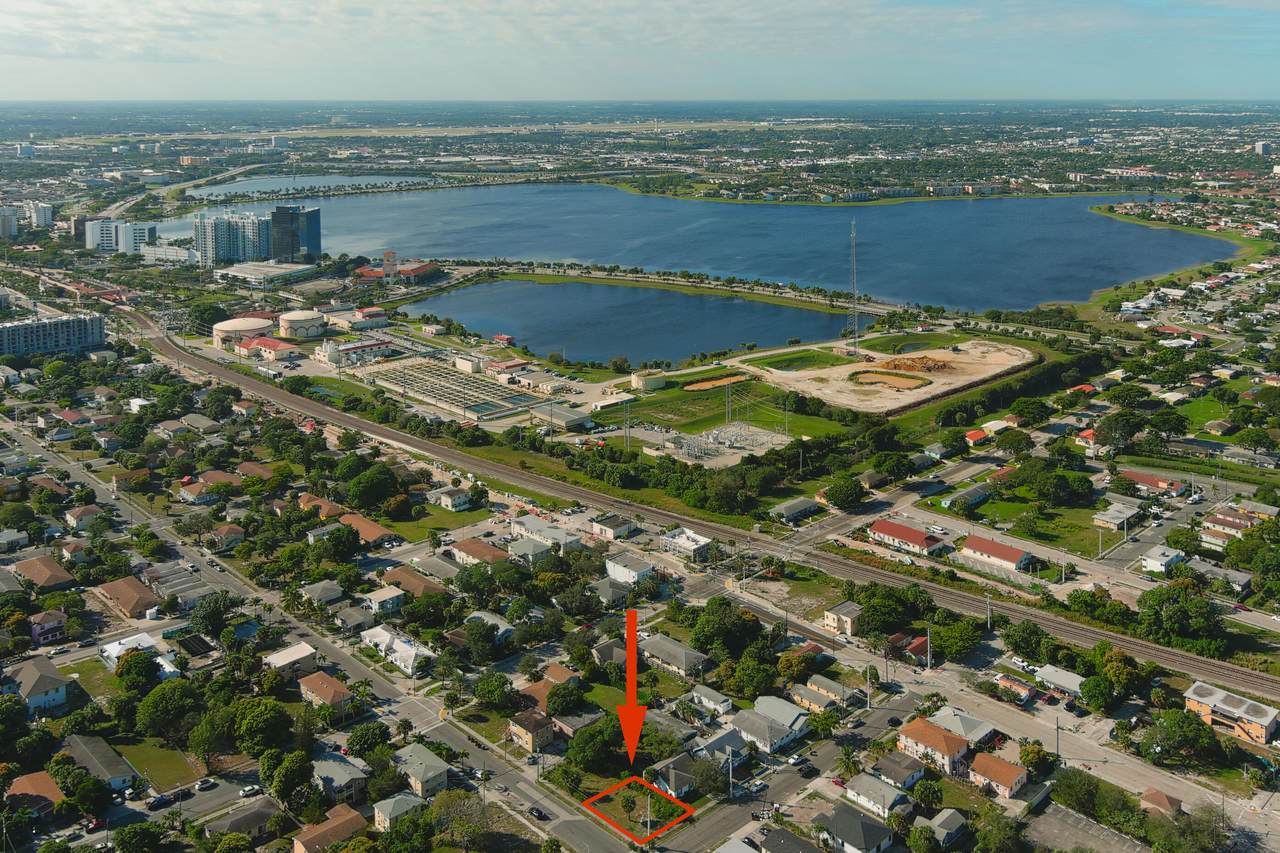 900 8th Street - Photo 1